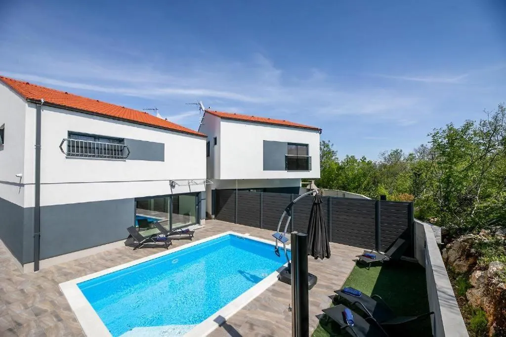 Villa George Z Ogrevanim Bazenom In Vrtno Kuhinjo Županje