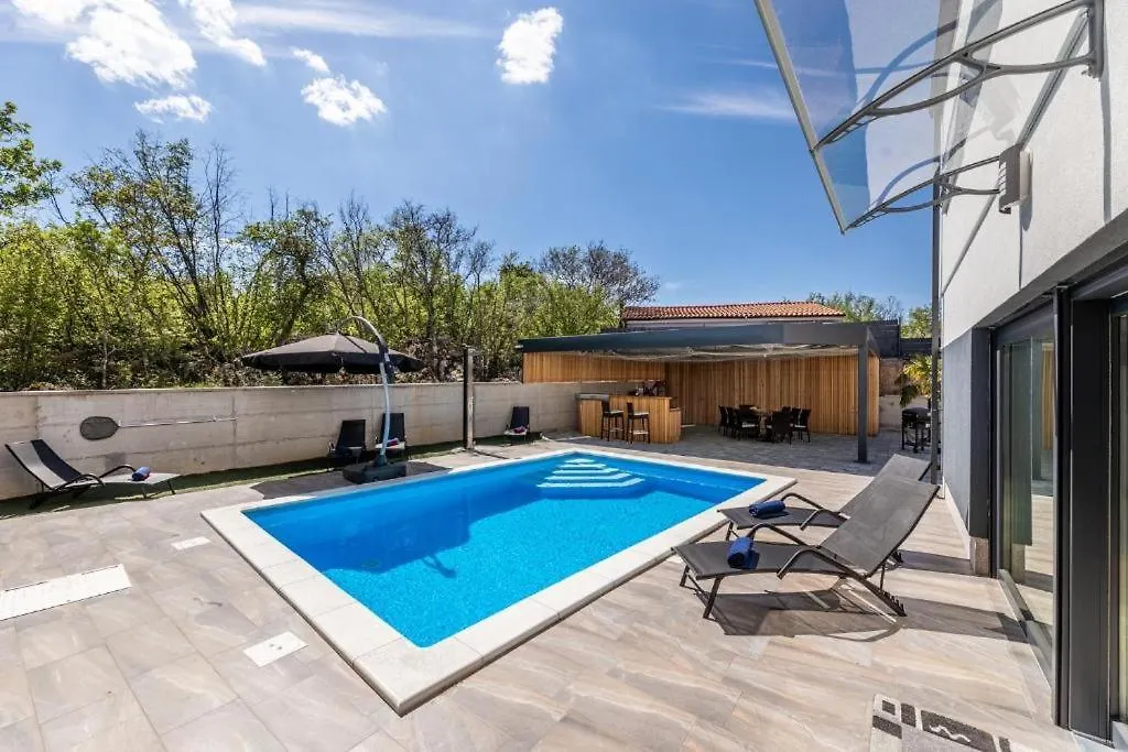 Villa George Z Ogrevanim Bazenom In Vrtno Kuhinjo Županje Κροατία