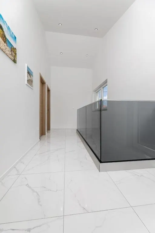 Villa George Z Ogrevanim Bazenom In Vrtno Kuhinjo Županje 0*,  Κροατία
