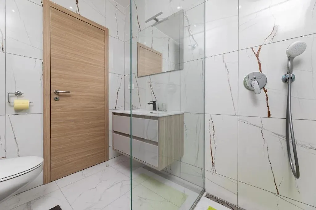 Villa George Z Ogrevanim Bazenom In Vrtno Kuhinjo Županje