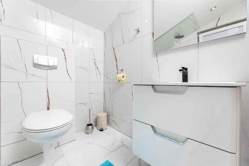 Villa George Z Ogrevanim Bazenom In Vrtno Kuhinjo Županje